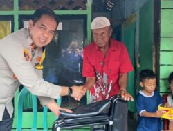 Kapolres Pangandaran Serahkan Bantuan Sosial Pada Masyarakat