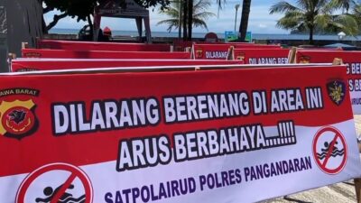 Menjelang Libur Lebaran 2024 Polairud Polres Pangandaran Pasang Spanduk Rambu-rambu Larangan Berenang