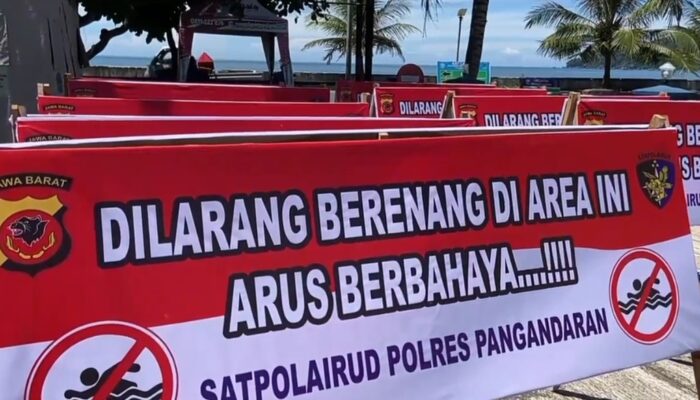 Menjelang Libur Lebaran 2024 Polairud Polres Pangandaran Pasang Spanduk Rambu-rambu Larangan Berenang