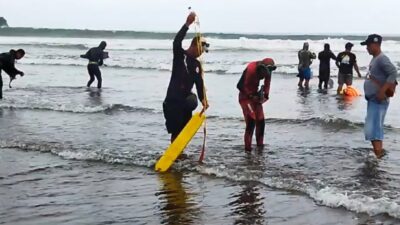 Pencarian Korban Tenggelam Terseret Arus Pantai Pangandaran Turunkan Tim Penyelam