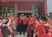 Dedication Of Life Dibacakan Asep Noordin Saat Akan Mendaftar Bacalon Kepala Daerah