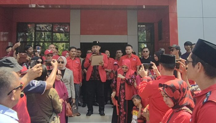 Dedication Of Life Dibacakan Asep Noordin Saat Akan Mendaftar Bacalon Kepala Daerah