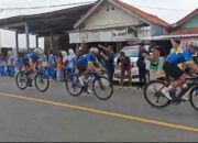 Antusias Warga Pangandaran Sambut Pembalap Sepeda Cycling de Jabar 2024