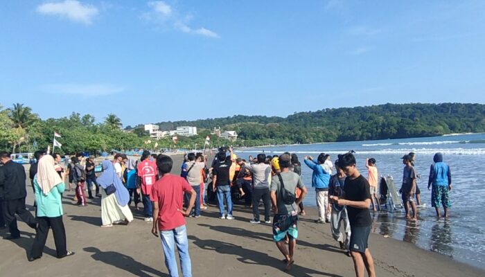 Jasad Pelajar Asal Bandung Ditemukan Wisatawan Saat Sedang Berfoto Di Pantai Pangandaran