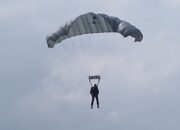 Dandim Pangandaran Tinjau Latihan Terjun Payung KDOL Brigif Linud 17/Kujang 1 Kostrad