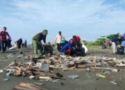 Gerakan Opsih Bersama Bersih-bersih Sampah Di Pantai Bojongsalawe