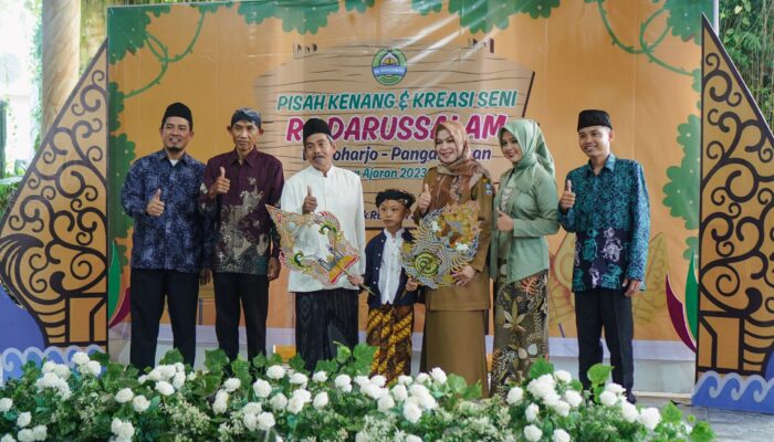 Dalang Cilik Mewarnai Pentas Seni RA Darussalam Pangandaran