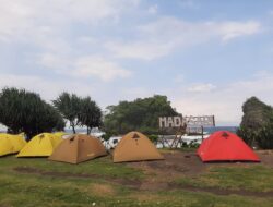 Camping Ground Sambil Menikmati Keindahan Suasana Malam Pantai Madasari