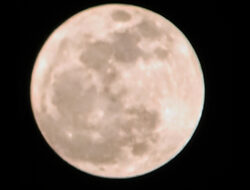 FOTO: Bulan Purnama Menjelang Supermoon Bluemoon Dari Pantai Bojongsalawe