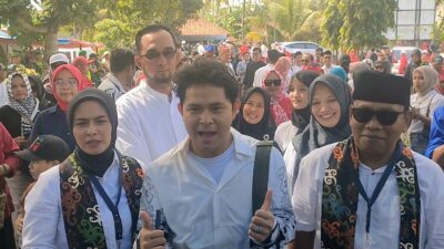 Cakra Khan Antar Kakaknya Daftar Calon Bupati di KPU Pangandaran