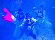Acara 17 Agustusan, Aquarium Indonesia Pangandaran Kibarkan Bendera Merah Putih Dalam Air