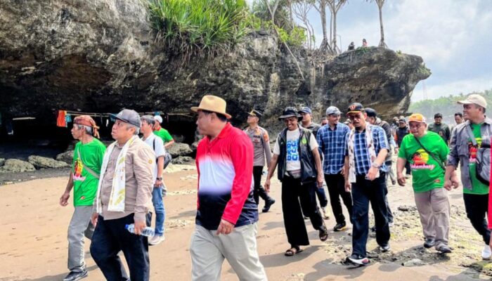 Keindahan Tersembunyi Pantai Balekambang di Pangandaran