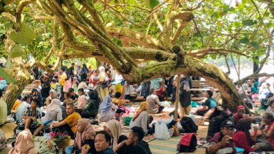 Pantai Batukaras Menjadi Magnet Wisatawan pada Libur Tahun Baru 2025