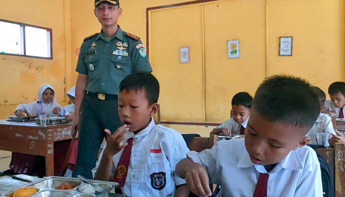 Program Makan Bergizi Gratis Resmi Disalurkan, 3009 Kotak Dibagikan ke Sekolah di Kecamatan Cijulang