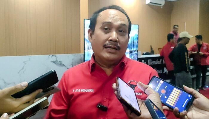 Peringati HUT Ke-52 PDI Perjuangan dengan Potong Tumpeng dan Refleksi Perjalanan Partai Di Pangandaran