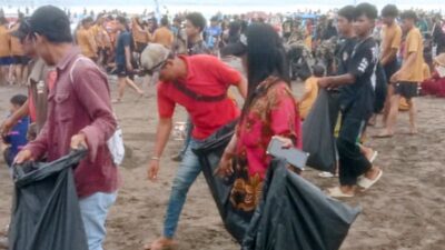 Relawan Gelar Aksi Bersih Pantai di Pangandaran, Wujud Apresiasi untuk Pariwisata