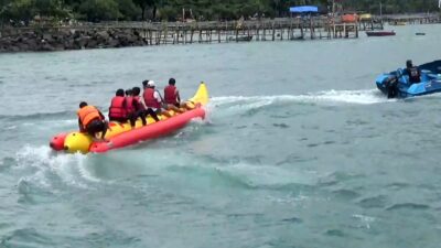 Libur Panjang, Wisatawan Padati Obyek Wisata Pantai Pangandaran