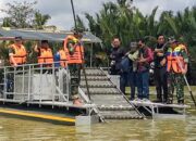 Panglima TNI dan Menteri LH Bersihkan Sungai Panireman Batukaras dengan Perahu Pemungut Sampah