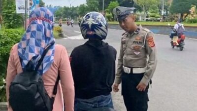 Utamakan Keselamatan, Satlantas Polres Pangandaran Imbau Penggunaan Helm dan Kelengkapan Surat Kendaraan