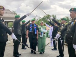 Kodim 0625 Pangandaran Gelar Tradisi Pedang Pora Sambut Dandim Baru Letkol CZI Ibnu Muntaha, M.Han