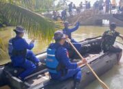 Siswa Terisolasi Banjir di Pangandaran Terpaksa Gunakan Perahu ke Sekolah, Polri-TNI Turun Tangan