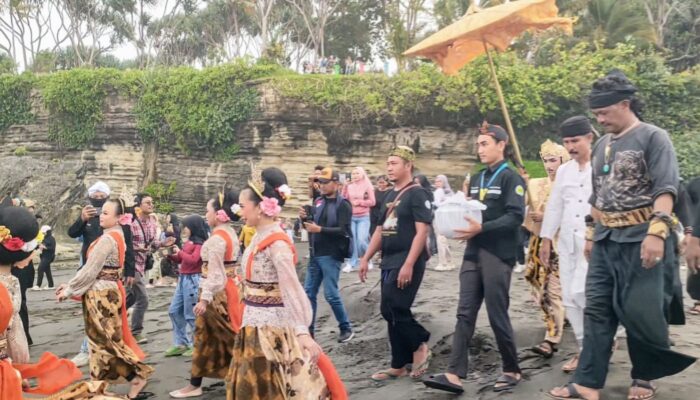 Ruat Jagat Sila Saamparan Batu Hiu Culture Festival 2025, Tradisi Sakral Pemersatu Budaya Masyarakat Pesisir