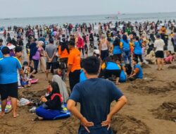 Pantai Pangandaran Dipadati Wisatawan Saat Liburan, Jadi Destinasi Favorit Jawa Barat