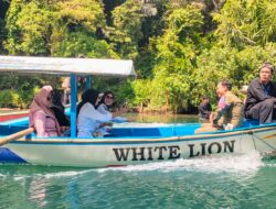 Syukuran Waluya Green Canyon, Bupati Pangandaran Turut Ramaikan Karnaval Perahu