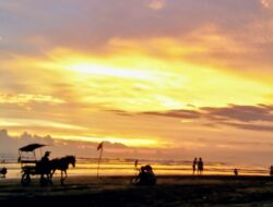 Menikmati Keindahan Sunset Pangandaran Sambil Menunggang Kuda Menyusuri Pantai