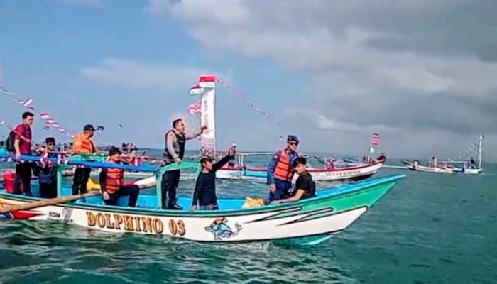 17.845 Bendera Merah Putih Berkibar di Pantai Pangandaran, Simbol Semangat Kemerdekaan dari Pesisir