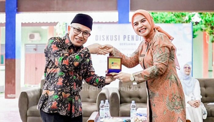 Wamen Pendidikan Dasar dan Menengah Prof. Atip Latipulhayat Bersilaturahmi dengan Kepala Sekolah se-Kabupaten Pangandaran