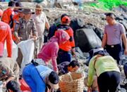 Bupati Pangandaran Pimpin Aksi Bersih-Bersih Sampah di Pantai Timur