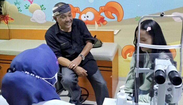 Eka Santosa Akan Dirikan Yayasan Sarah Tsunami di Pantai Batu Hiu