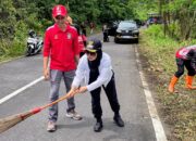 Bupati Pangandaran Pimpin Aksi Bersih-Bersih Jalan Penghubung Pantai Batukaras–Madasari