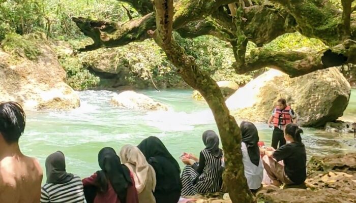Sungai Cigerendong Pangandaran, Surga Tersembunyi dengan Air Hijau Toska yang Memikat Wisatawan