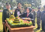 Bupati dan Wakil Bupati Pangandaran Potong Tumpeng Usai Upacara HUT ke-80 TNI