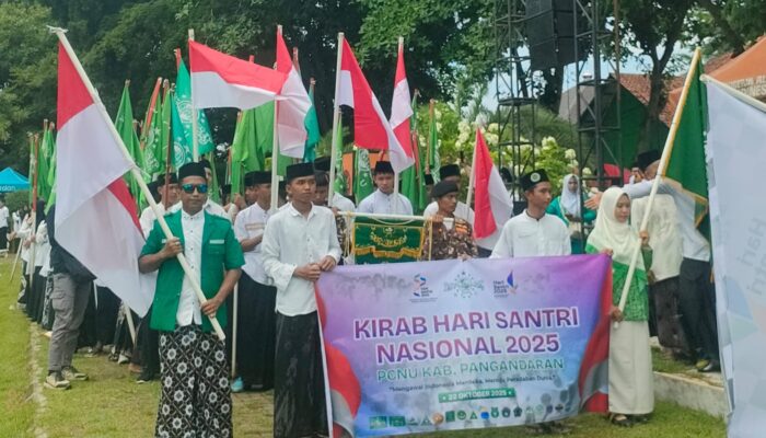 Lautan Santri Penuhi Lapang Merdeka Pangandaran, Semangat Hijau NU Warnai Peringatan Hari Santri Nasional 2025