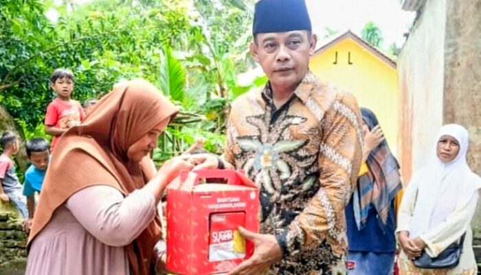 Ketua DPRD Pangandaran Salurkan Bantuan Sembako untuk Warga Terdampak Banjir, Tekankan Mitigasi di Sekitar Tanggul Citanduy