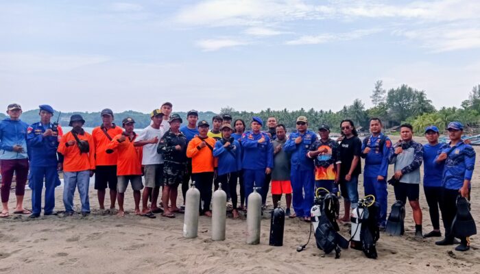 Pencarian Penerjun Payung Jatuh ke Laut Batukaras Terus Dilakukan, Ditpolairud Polda Jabar Turunkan Penyelam