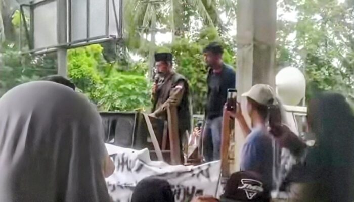 Ratusan Warga Gelar Aksi Damai Tuntut Pemberhentian Perangkat Desa di Bungur Raya