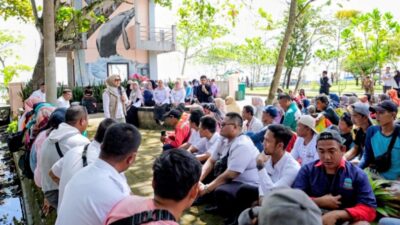 Bupati Pangandaran Gelar Diskusi dan Silaturahmi Bersama Petugas Kebersihan DLHK di Pantai Barat