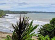 Mengintip Pulau Nusakambangan dari Pantai Karapyak Kalipucang