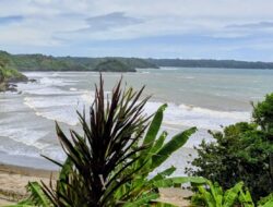 Mengintip Pulau Nusakambangan dari Pantai Karapyak Kalipucang