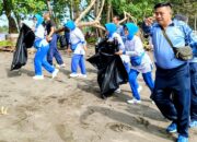 Lanal Bandung Bersama Elemen Bangsa Gelar Aksi Bersih Pantai Sanghyang Kalang Batukaras
