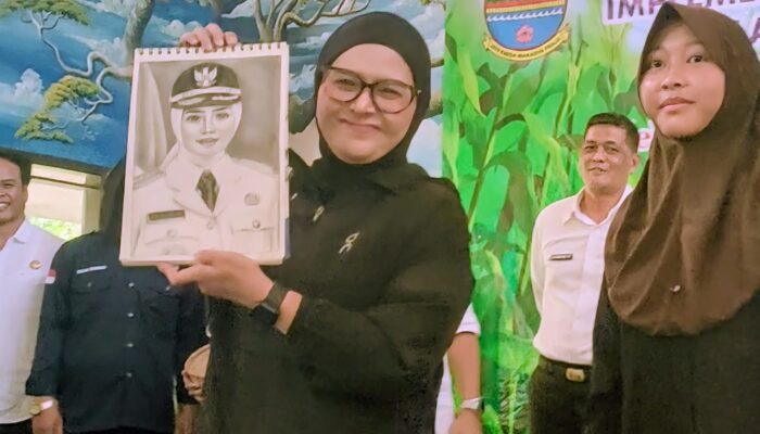 Mengharukan, Lisa Siswi SMPN 2 Parigi Lukis Wajah Bupati Pangandaran Selama 1 Minggu