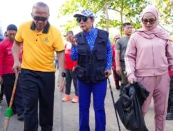 Kapolda Jabar Pimpin Aksi Bersih Pantai Barat Pangandaran, Soroti Puntung Rokok dan Sampah Plastik