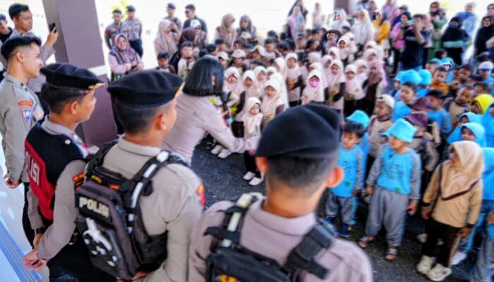 Mengenal Tugas Kepolisian Bersama Anak Usia Dini di Polres Pangandaran