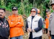 Longsor Tutup Akses Jalan di Bangunjaya, Bupati Pangandaran Tinjau Langsung Lokasi