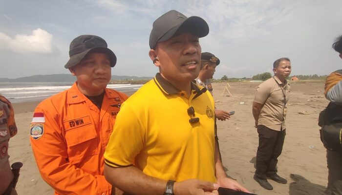 Remaja 14 Tahun Hilang Terseret Arus di Pantai Babakan, Tim SAR Terkendala Cuaca