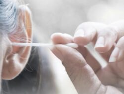 Bahaya Membersihkan Telinga dengan Cotton Bud, Ini Cara Aman Merawat Kebersihan Telinga